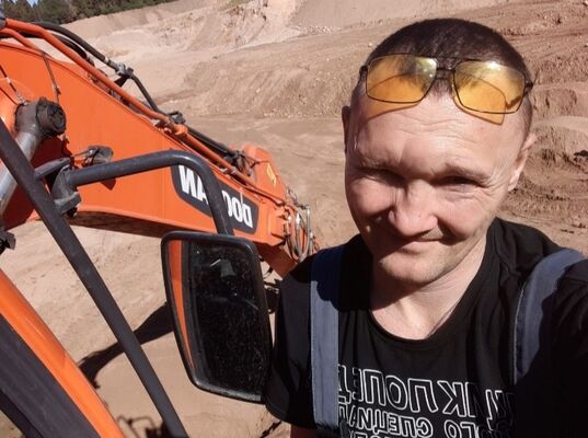  ,   Nik, 51 ,   ,   