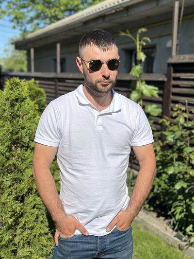  ,   Mihai, 32 ,   ,   