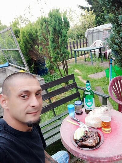 ,   Pete, 44 ,   ,   