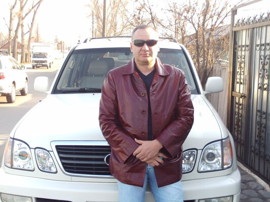  ,   Leon, 49 ,   ,   , c 