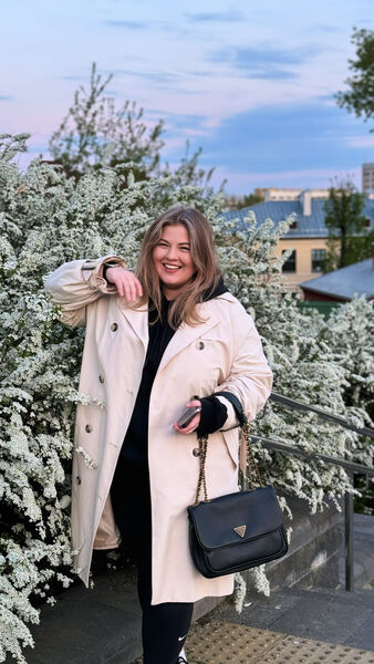  ,   Vikki, 32 ,   ,   , c , 