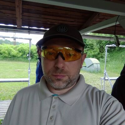  ,   Valentin, 54 ,  
