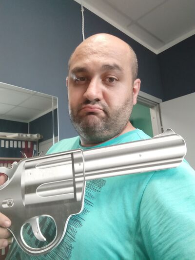  ,   Armen, 38 ,   ,   