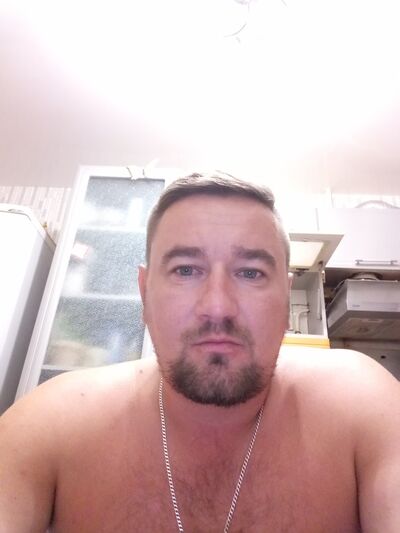  ,   Sacha, 40 ,   