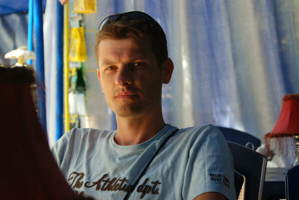  ,   Yukas, 41 ,   