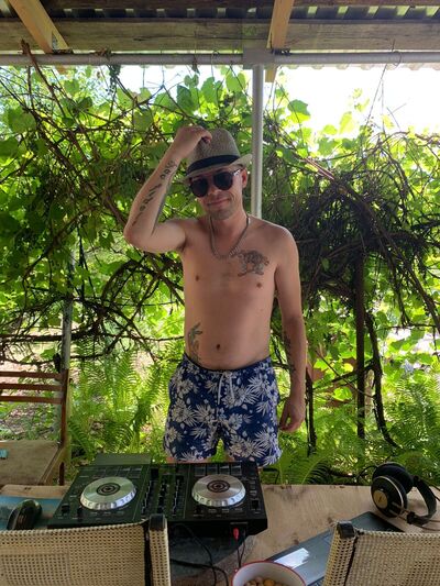  ,   Artem, 37 ,   ,   , c , 