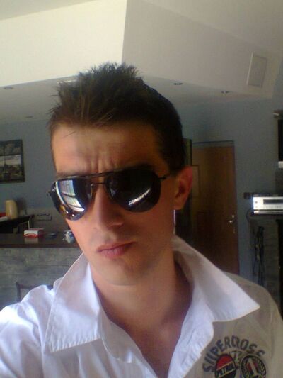  ,   Andeii, 32 ,  