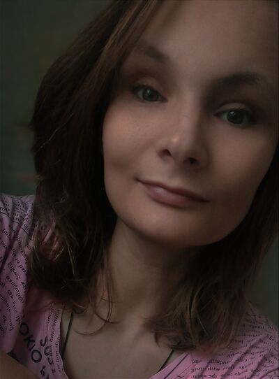  ,   Nina, 28 ,  