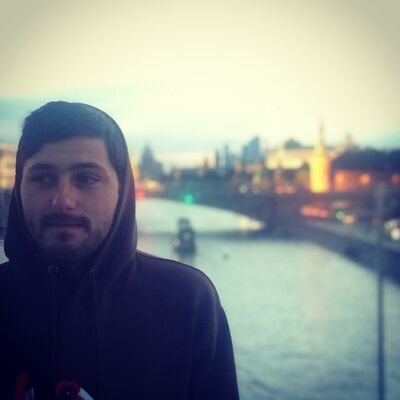  ,   Tom, 28 ,   ,   