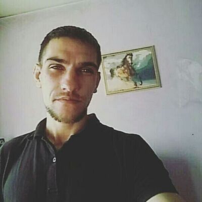  ,   Viktor, 32 ,   c 