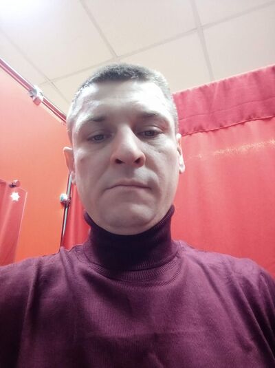  ,   Viktor, 39 ,   ,   