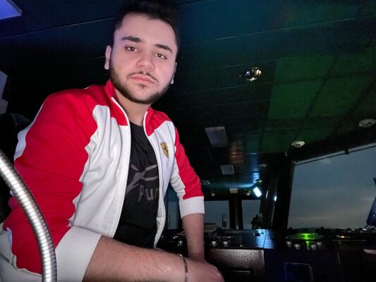  -,   Danial, 25 ,   ,   , c , 