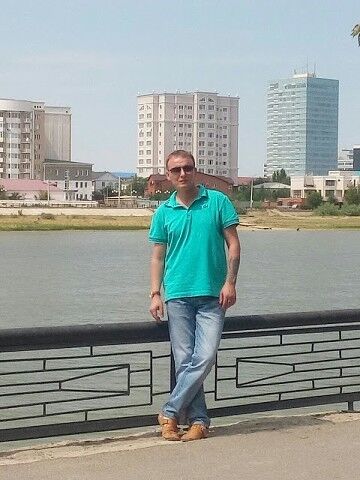  ,   Viktor, 51 ,   