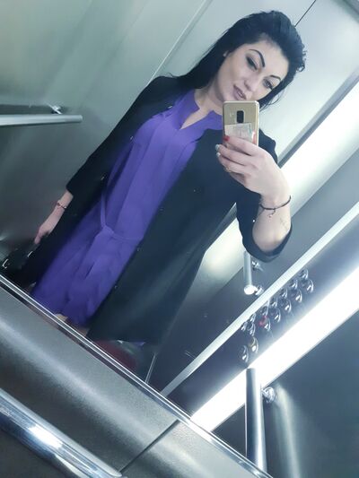  ,   Veronicka, 32 ,  