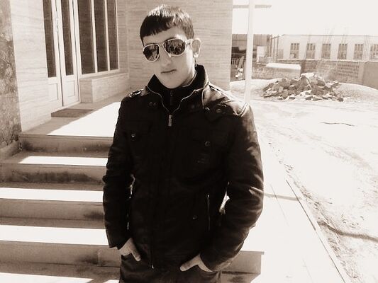  ,   Hovnan, 30 ,   