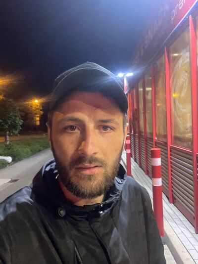  ,   Artur, 37 ,   ,   , c , 