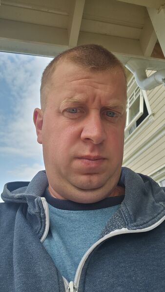  ,   Viktor, 39 ,   ,   