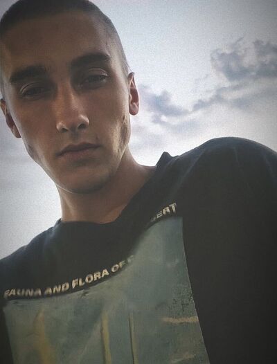  ,   Konstantin, 25 ,  
