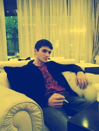  ,   Artur, 32 ,   