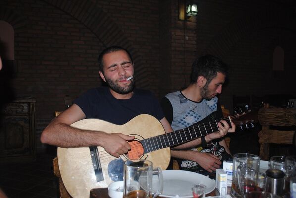  ,   Gio, 42 ,   ,   , c 