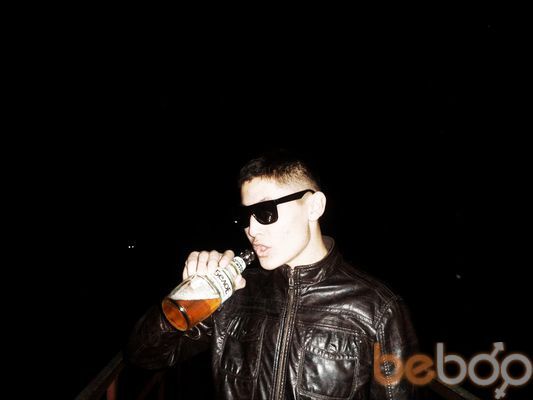  ,   Nyko, 33 ,  