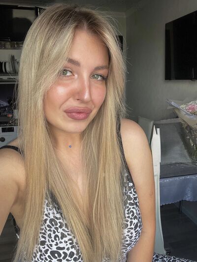  ,   Juli Anna, 27 ,   ,   