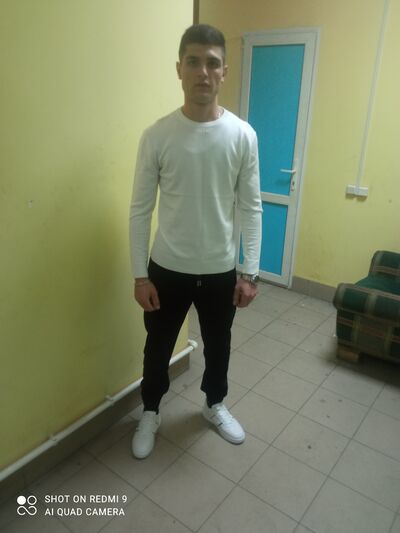  ,   Artyom, 24 ,   