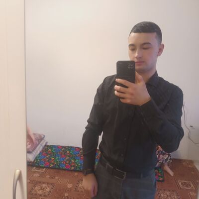  ,   Alek, 24 ,   ,   