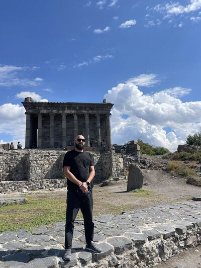  ,   Levon, 39 ,   ,   