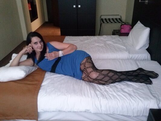  ,   Elena, 32 ,  