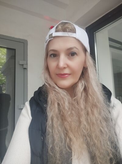  ,   Mariya, 49 ,   c 