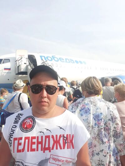  ,   Fanis, 44 ,  