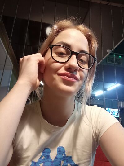  ,   Eva, 26 ,   ,   , c , 