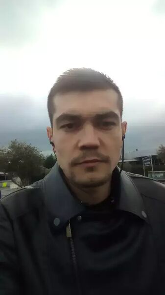  ,   Ali, 32 ,   ,   