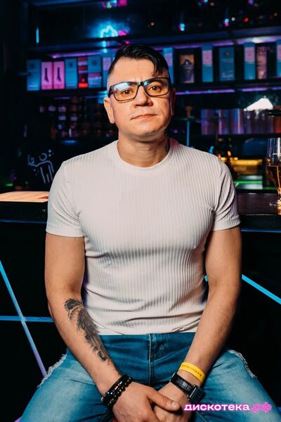  -,   Denis, 43 ,  