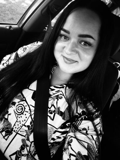  ,   Kristina, 29 ,   c 