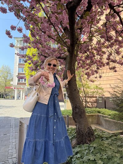  Burstadt,   Mari, 39 ,     , c 