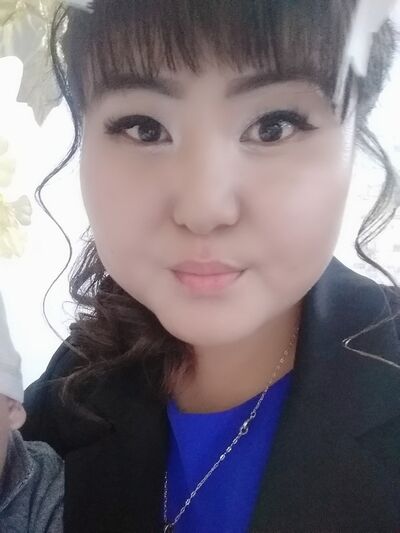  ,   Adina, 32 ,  