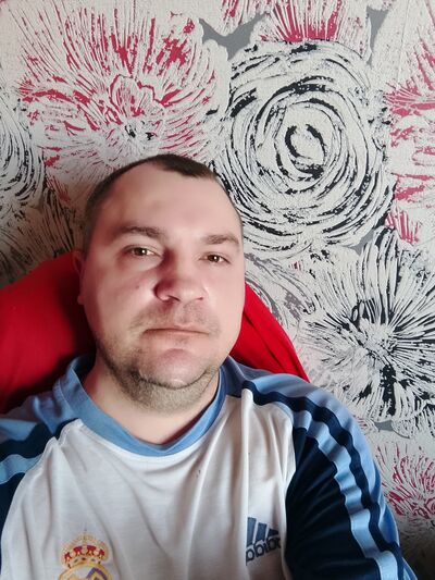  ,   Sergei, 33 ,   c 