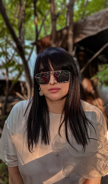  ,     Yana, 49 ,   c 