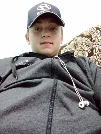  ,   Artyom, 22 ,   ,   