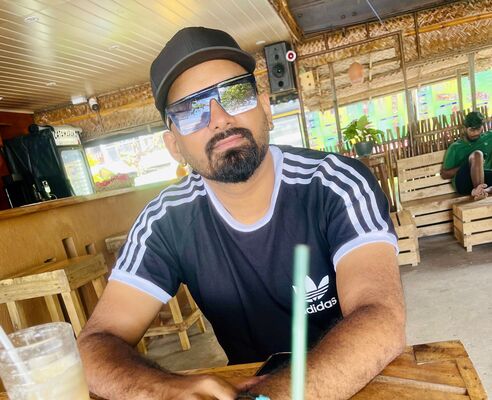  ,   Khalid, 31 ,   ,   