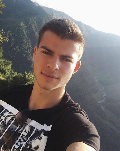  ,   Artem, 21 ,   ,   