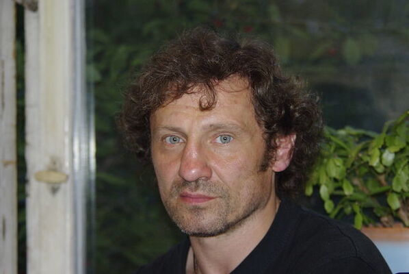  ,   Quasimodo, 56 ,   ,   , c 
