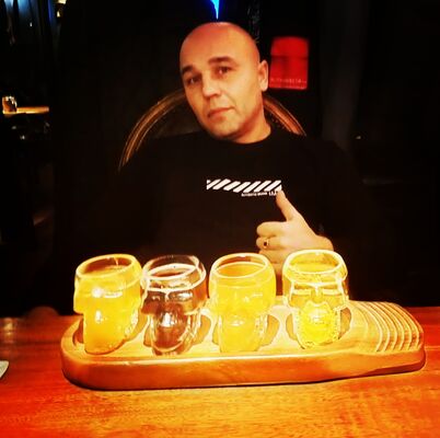  ,   Nik, 40 ,   c 