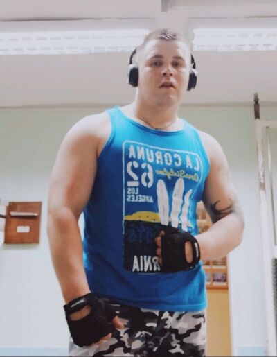  ,   Vitalik, 32 ,  