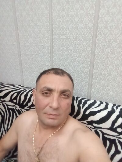  ,   Artur, 44 ,   ,   