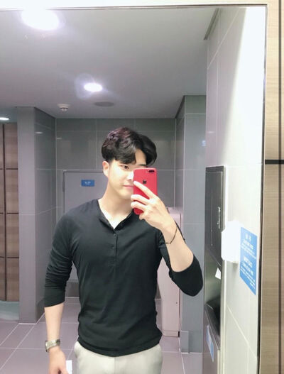  ,   Jongh, 28 ,   ,   , c , 