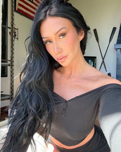  ,   Elsa brit, 26 ,   ,   