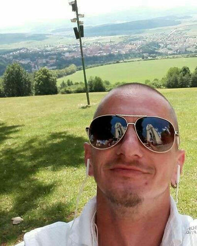  ,   Roland, 41 ,   ,   , c 